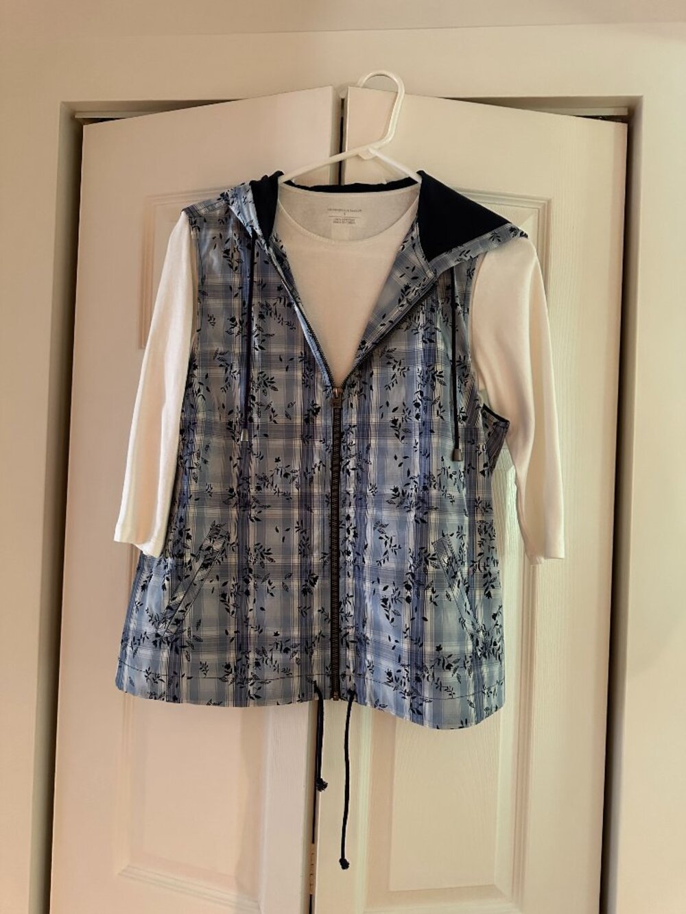 Christopher and Banks Outerwear Vest, Size Medium, Blue